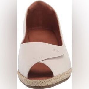 Gentle Souls by Kenneth Cole New Women's Beige Leather Peep Toe Flats, Size 7